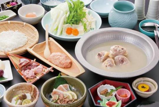 日本名店【博多 華味鳥】水炊鍋登台！品湯如品茶 講究食用順序